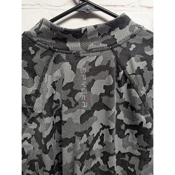 Spyder Active Womens Half Zip XL Black White Gray Cam Thumbholes Logo EUC 934 - Picture 4 of 7